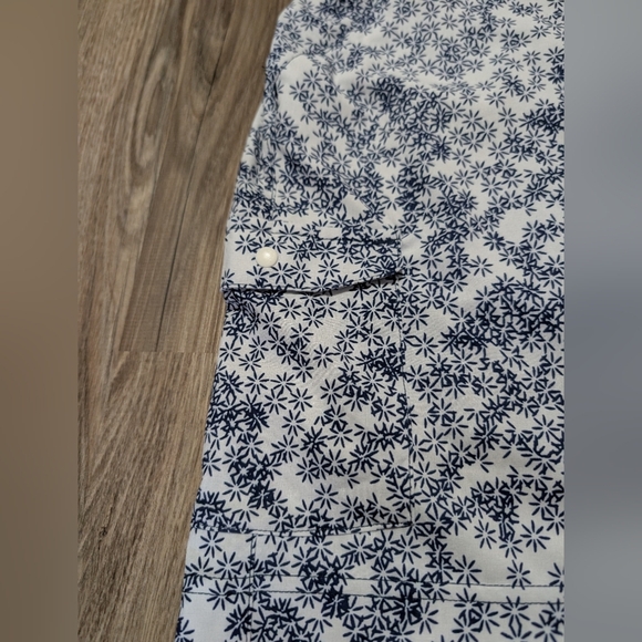 Columbia, Size 16 Women's Skort, Performance, PFG, Floral White/Navy - Picture 2 of 9